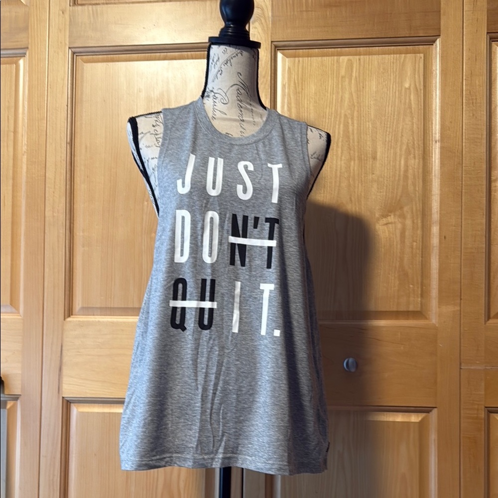 Nike Gray Sleeveless Graphic Top - L